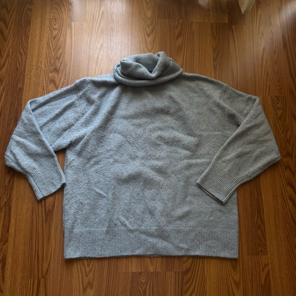UO Recycled Polyester Blend Turtleneck Pullover Sweater Size Medium